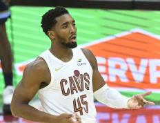 虎扑首页-多諾(nuò)万·米(mǐ)切尔骑士队适配性(多諾(nuò)万·米(mǐ)切尔真实身高)